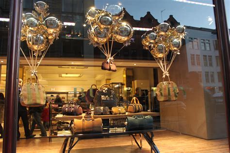 burberry visual merchandising|Burberry .